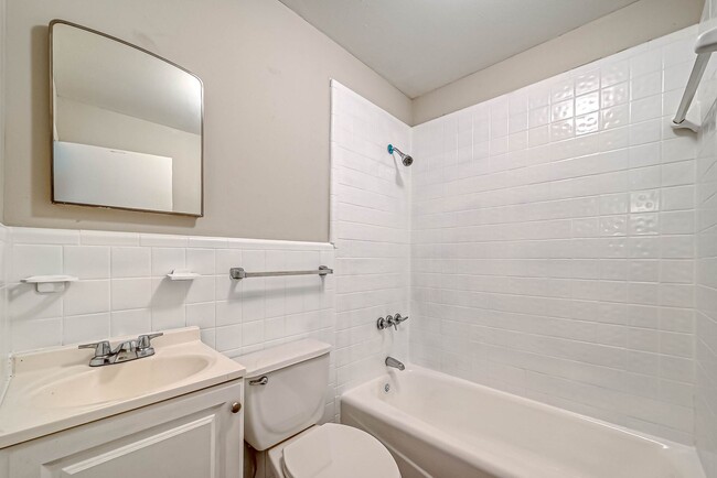 Building Photo - Affordable 3BD/2BA single-family house!