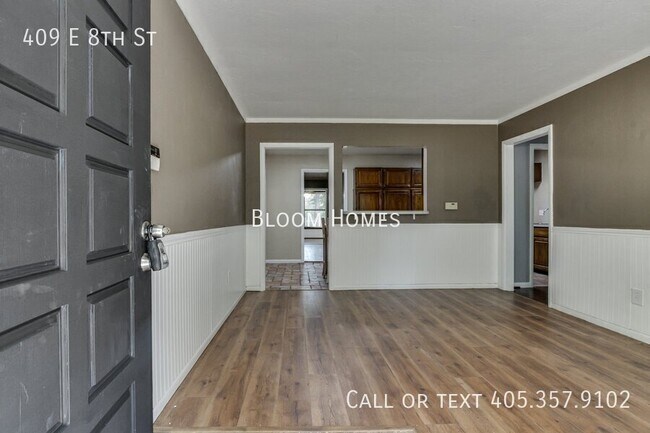 Foto del edificio - 409 E 8th St
