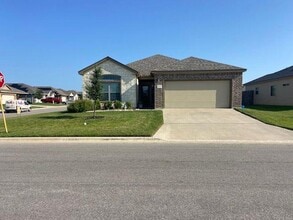 Building Photo - 4748 Highmont Dr