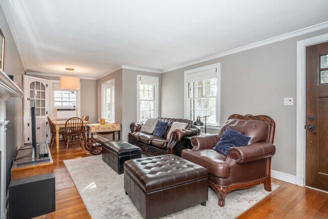 Foto del edificio - 332 Ridgewood Rd