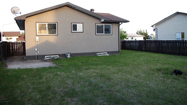 Photo du bâtiment - 11920-11996 96 St