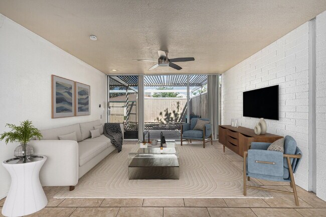 Foto del edificio - Great Location - 2 bed 1 bath Private Yard