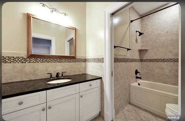 Building Photo - 17 Moorings Ln