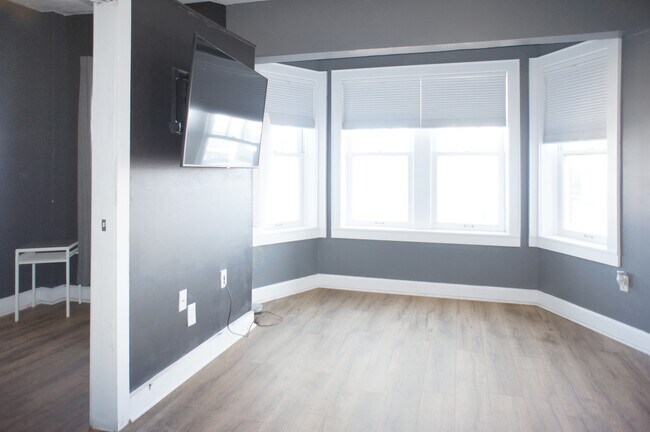 Foto del edificio - 230 E 9th St