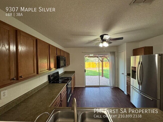 Foto del edificio - 9307 Maple Silver