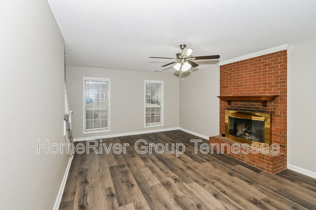 Foto del edificio - 5723 Heartwood Dr