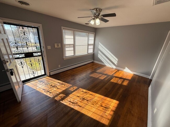 Building Photo - 4 Bedroom 2 Bath House in Richmond