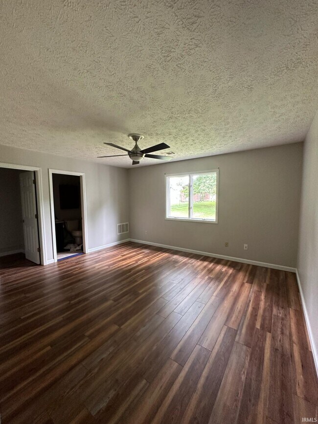 Building Photo - 4204 N Willow Bend