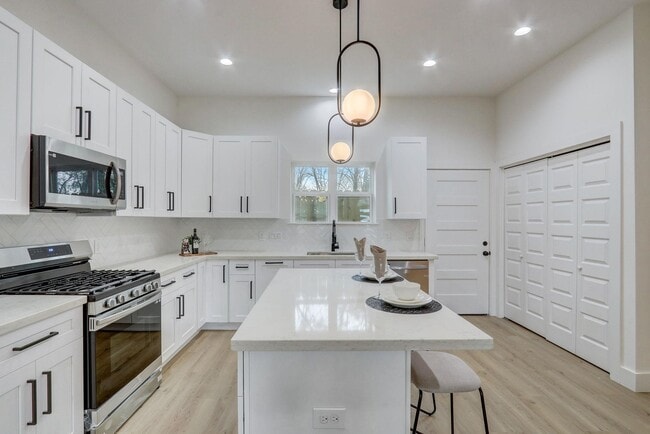 Building Photo - 1209 Dewalt St