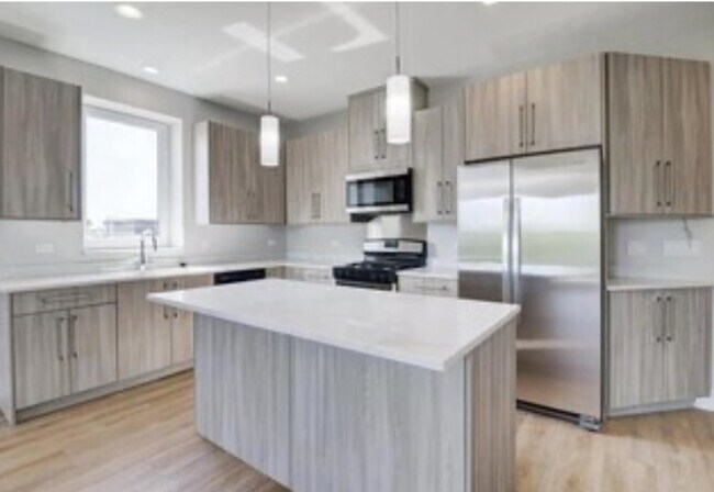 Foto del edificio - 6322 W Irving Park Rd