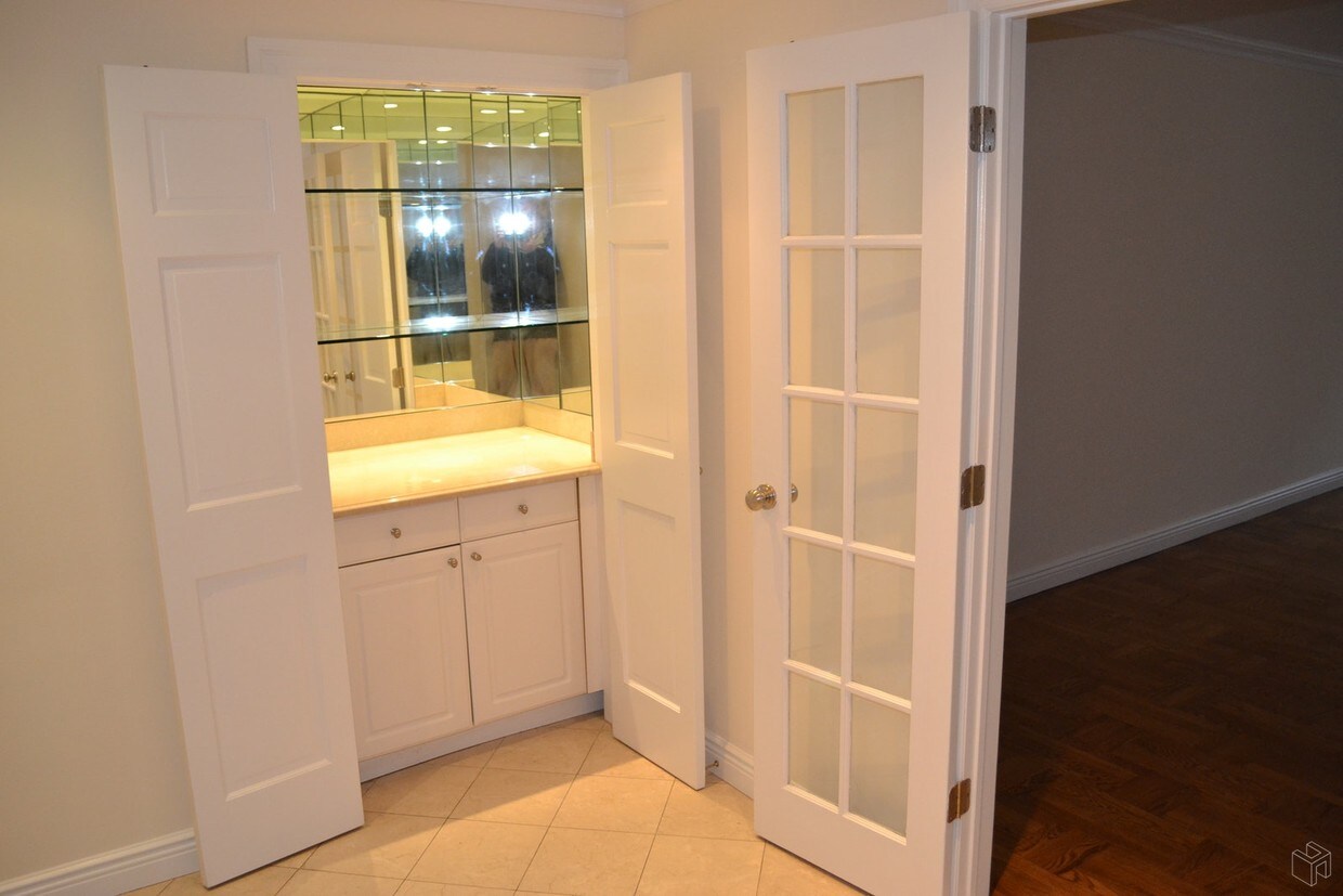 Foto principal - 60 W 57th St