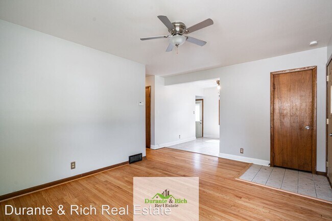 Building Photo - 3 br, 1 bath House - 3121 Kearney Ave