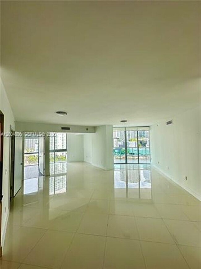 Building Photo - 350 S Miami Ave