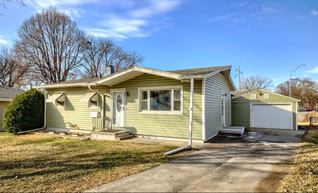 Building Photo - 7826 Parker St