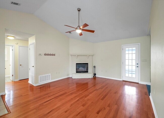 Foto del edificio - 128 Drewson Dr