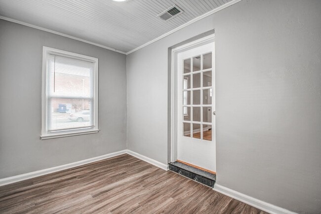 Building Photo - Renovated Home for Rent 5 Minutes From U o...