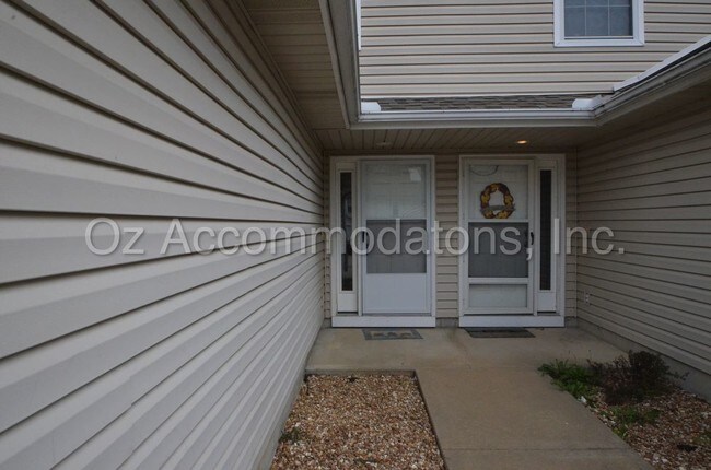 Building Photo - 201 NE Dogwood Unit C, Oak Grove, MO 64075