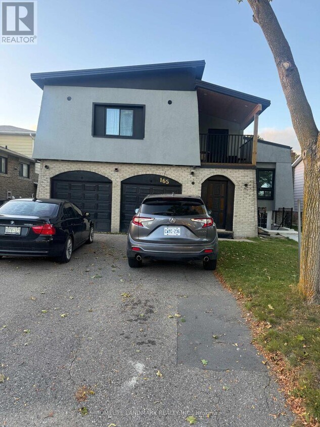 Photo principale - 165 Ellwood Dr W