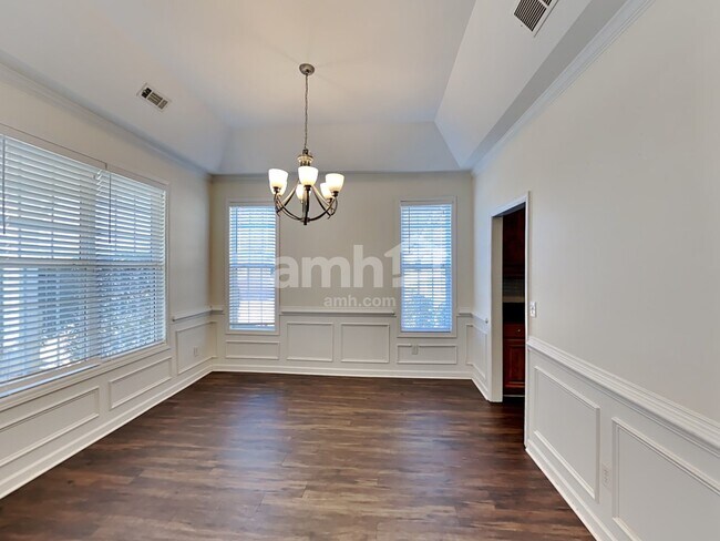 Building Photo - 192 Greenview Dr