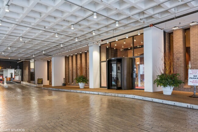 Foto del edificio - 6033 N Sheridan Rd