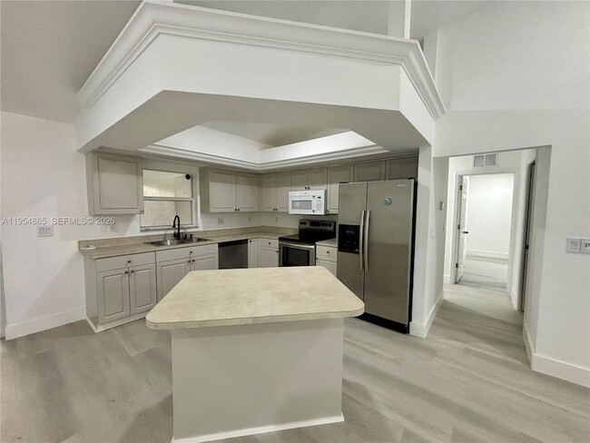 Foto del edificio - 142 SW 34th Pl