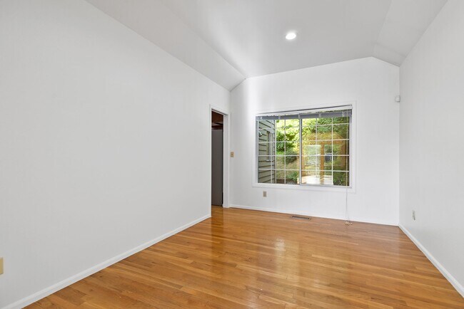 Foto del edificio - Beautiful 3-bedroom, 3-bath home on corner lot!
