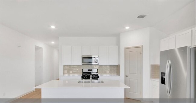Building Photo - 121 Sweetwater Crk Ln