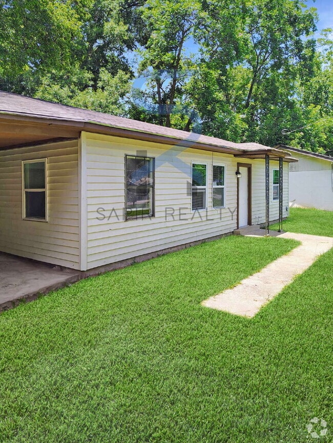 Building Photo - 203 Johns Rd