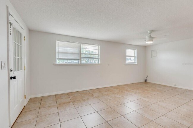 Foto del edificio - 4181 Chestnut Dr