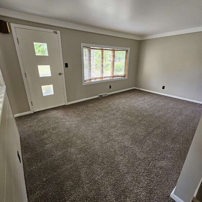 Foto del edificio - A cozy 2-bedroom, 1-bath home in the heart...