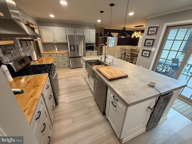 Foto del edificio - 75 Karen Ln