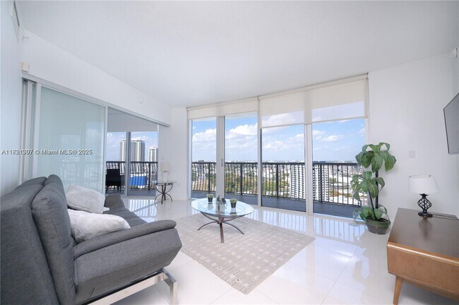 Foto del edificio - 1750 N Bayshore Dr