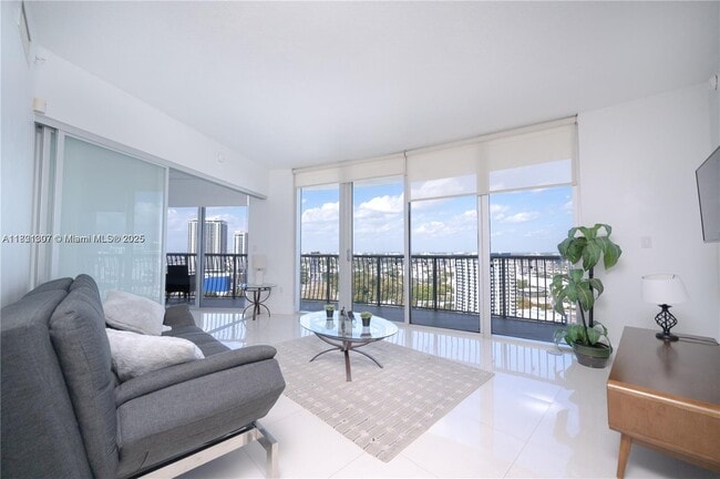 Building Photo - 1750 N Bayshore Dr