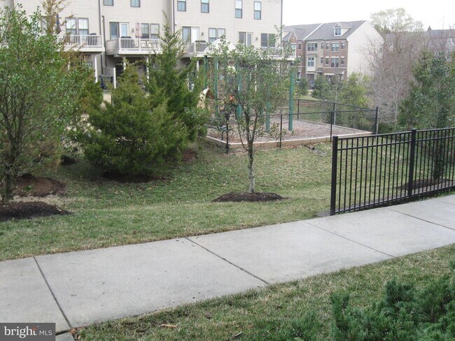 Foto del edificio - 6158 Carey Park Ln