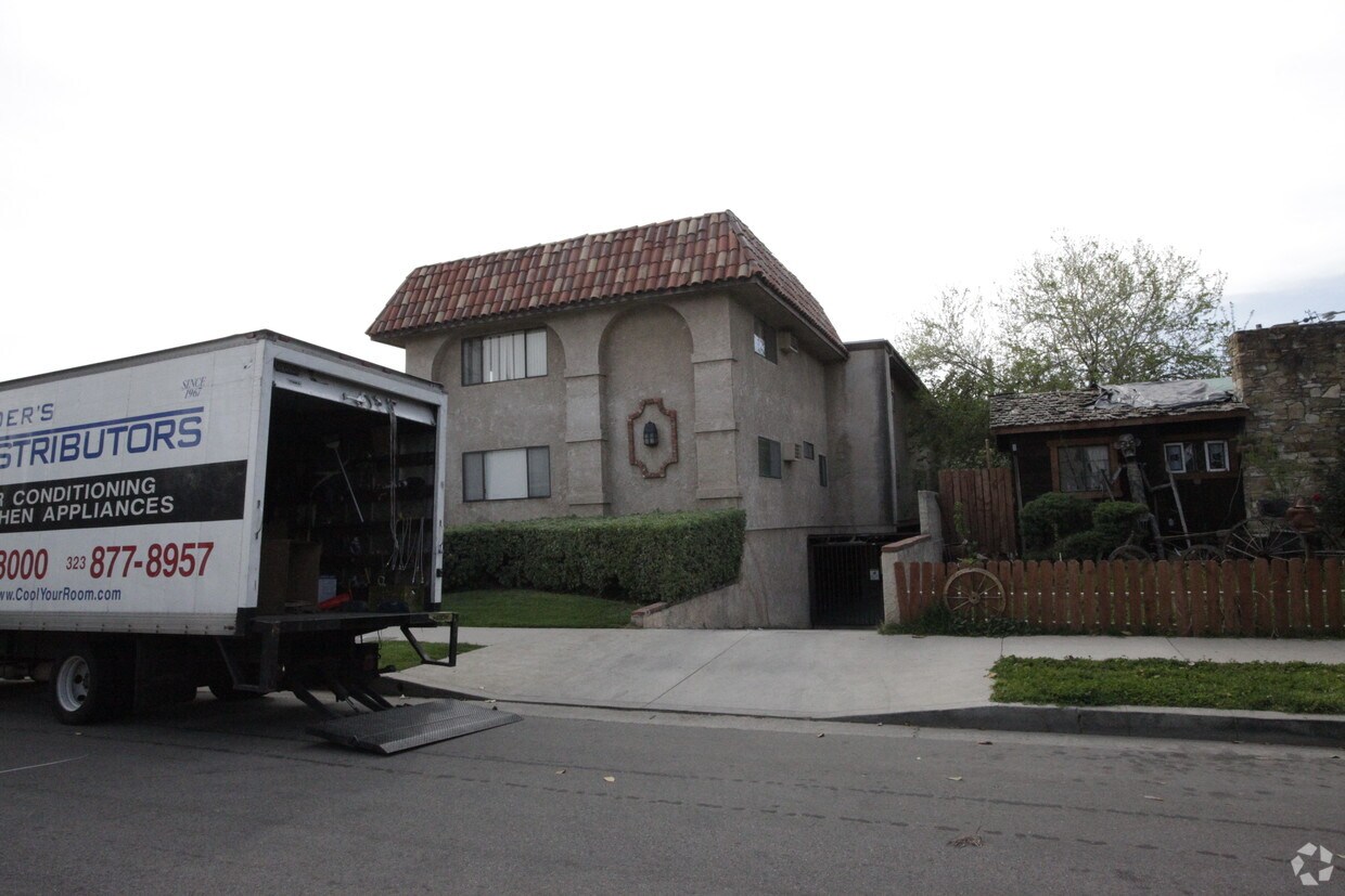 Building Photo - Jordan Espana/Hacienda Apartments
