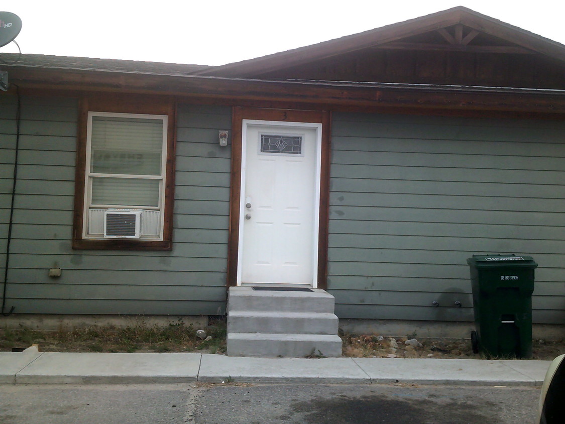 Primary Photo - 925 Wilson St