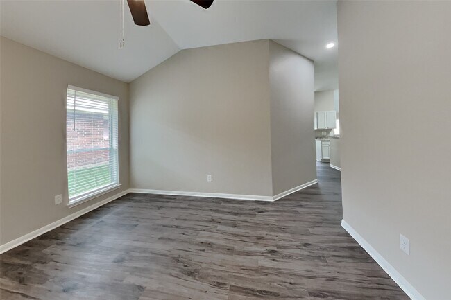 Foto del edificio - 2222 Friarwood Trail
