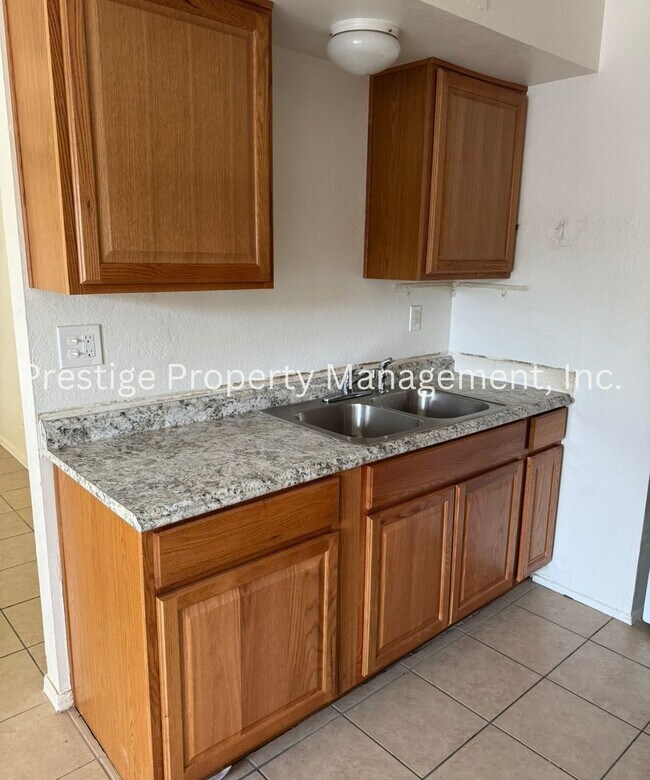 Foto del edificio - 2115-2117 N Bell Ave