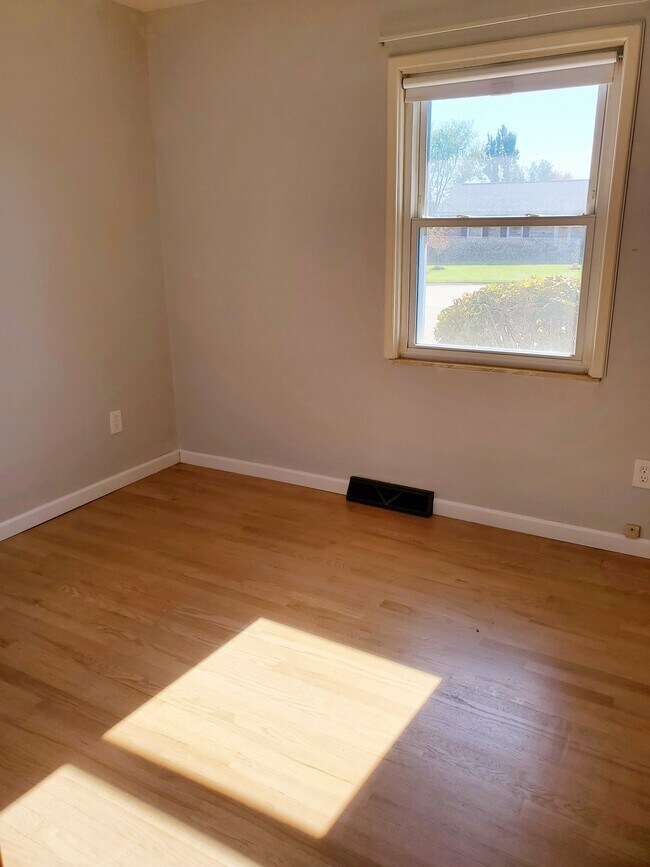 Building Photo - 1212 Oriole Ct