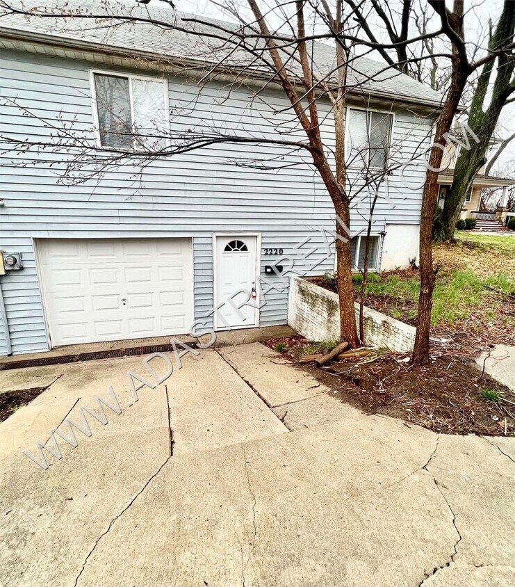 Primary Photo - Beautiful 4 Bed Duplex in Independence-Ava...
