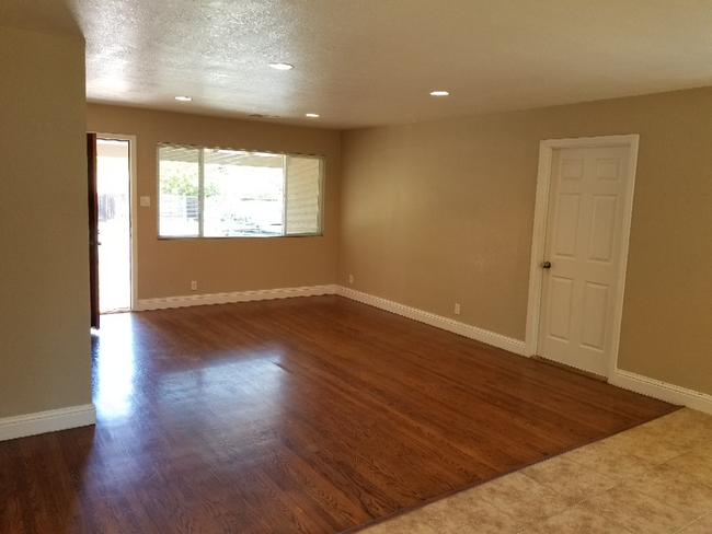 Foto del edificio - 4 Bed 2 Bath Single Family Home In Concord...