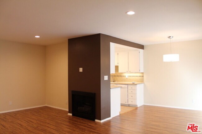 Foto del edificio - 2349 S Bentley Ave