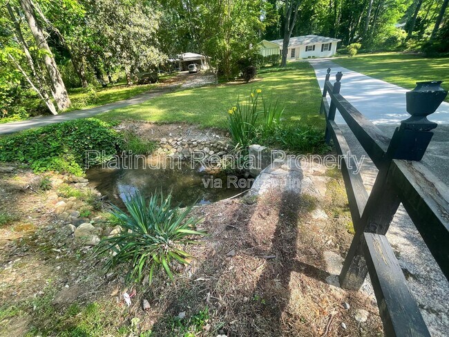 Foto del edificio - 224 Cold Creek Dr