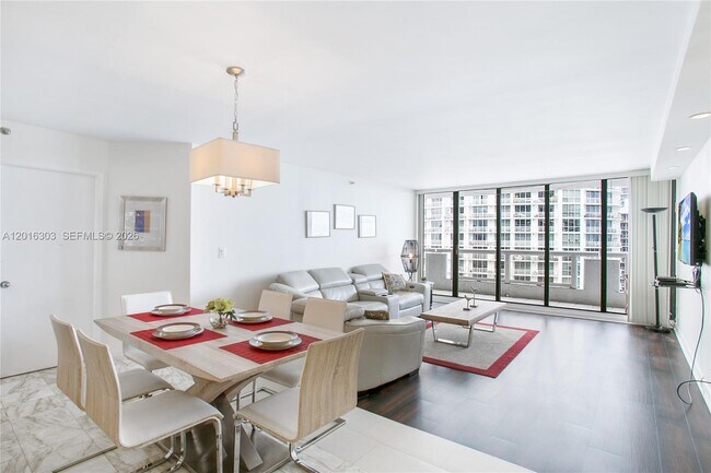 Foto del edificio - 1717 N Bayshore Dr