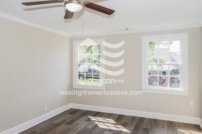 Foto del edificio - 1580 Burton Ave