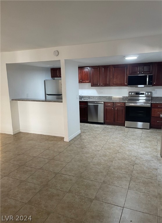 Foto del edificio - 4990 River Glen Dr