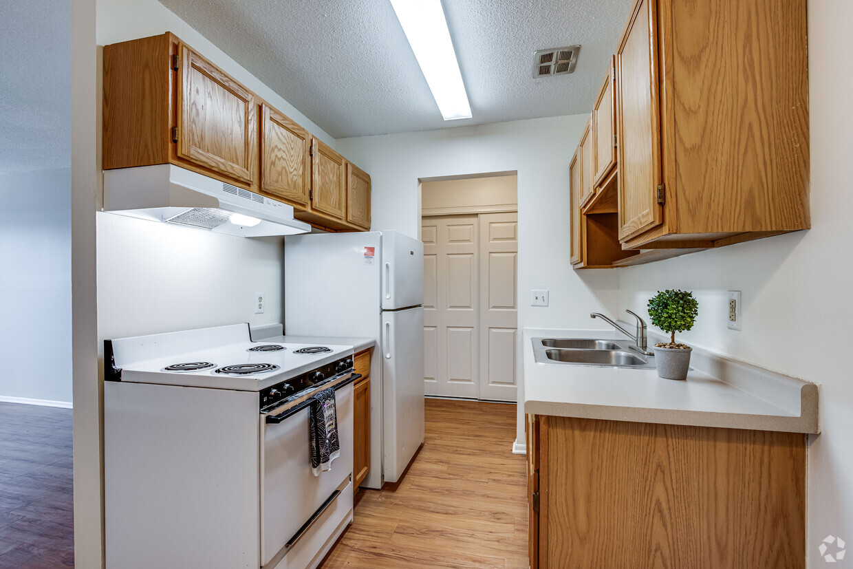 Century Oaks Apartments - Apartments in Oakdale, MN | Apartments.com