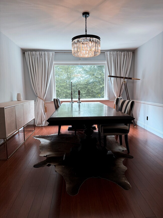 Foto del edificio - 570 Bedford Rd