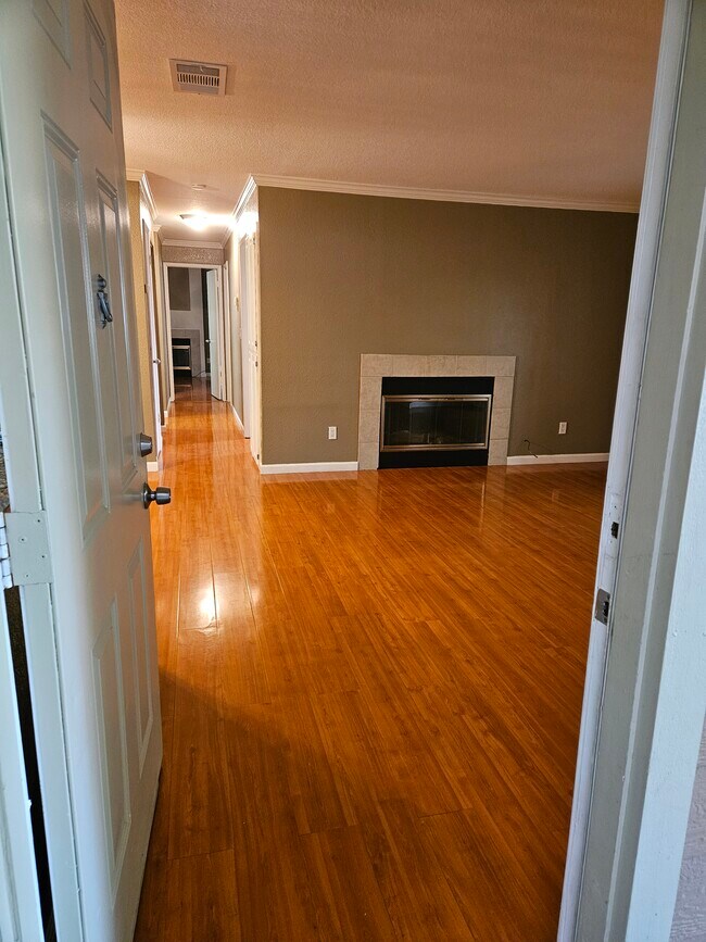Foto del edificio - 11150 Trinity River Dr