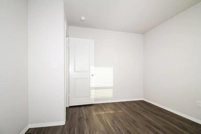 Foto del edificio - 2006 Crimson Lake Blvd